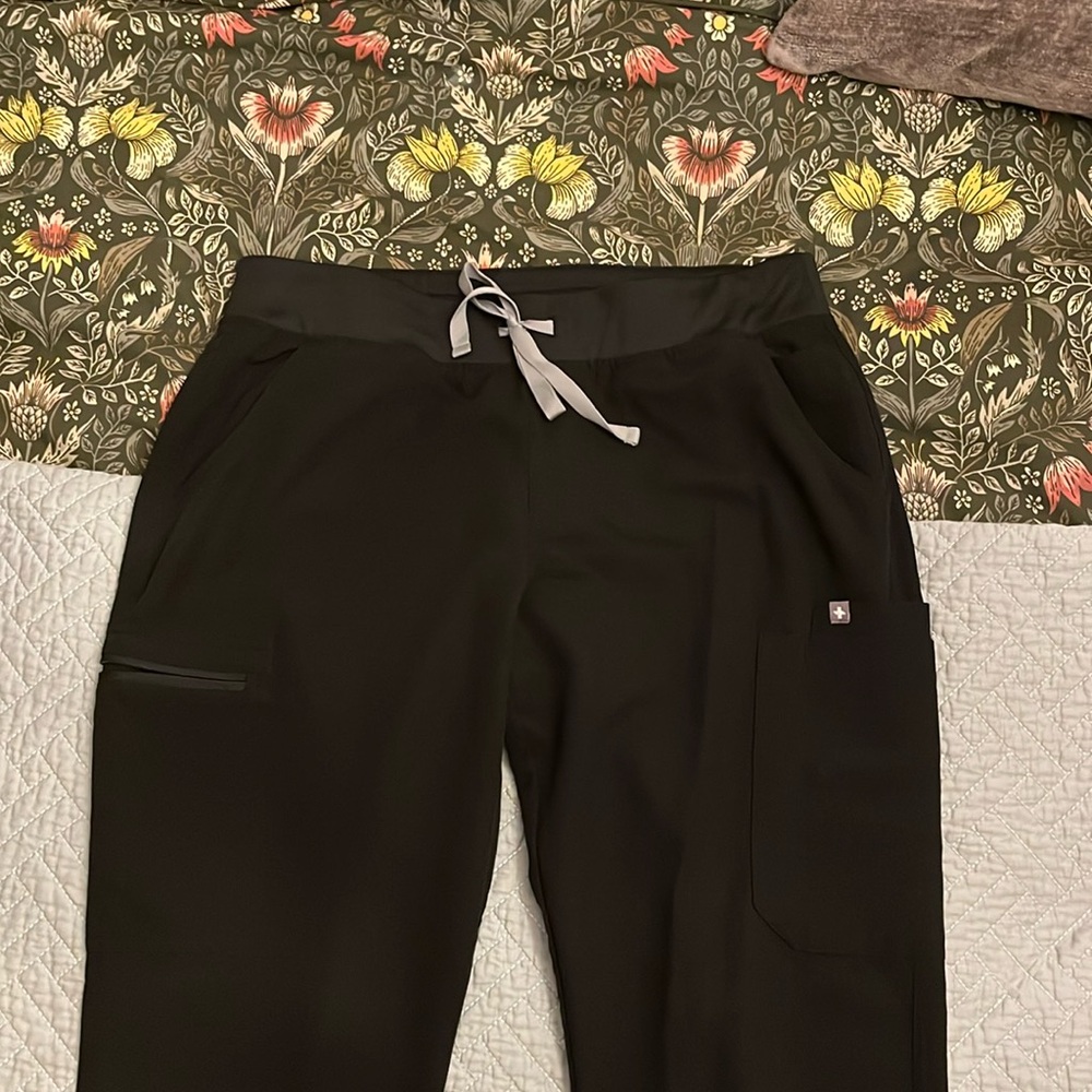 women's Navy Yola™ - Skinny Scrub Pants 2.0 - L / black
L
Black